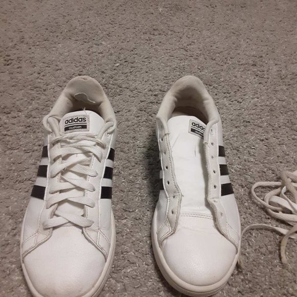 Women's Size 8.5 Adidas Cloudfoam Advantage Shoes White w/ Black Stripes - Picture 2 of 15